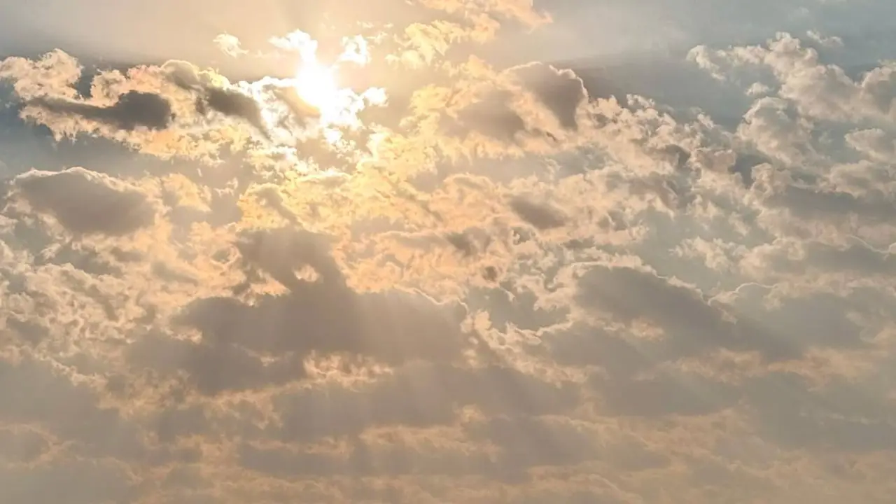 كتلة أوميغا الهوائية.. طقس العرب يكشف ملامح الحالة الجوية في الأردن خلال أيام